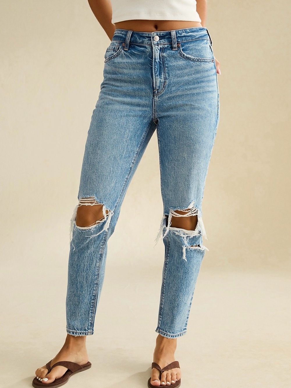 American Eagle Outfitters Strigid Ripped Mom Jeans- 4 Short